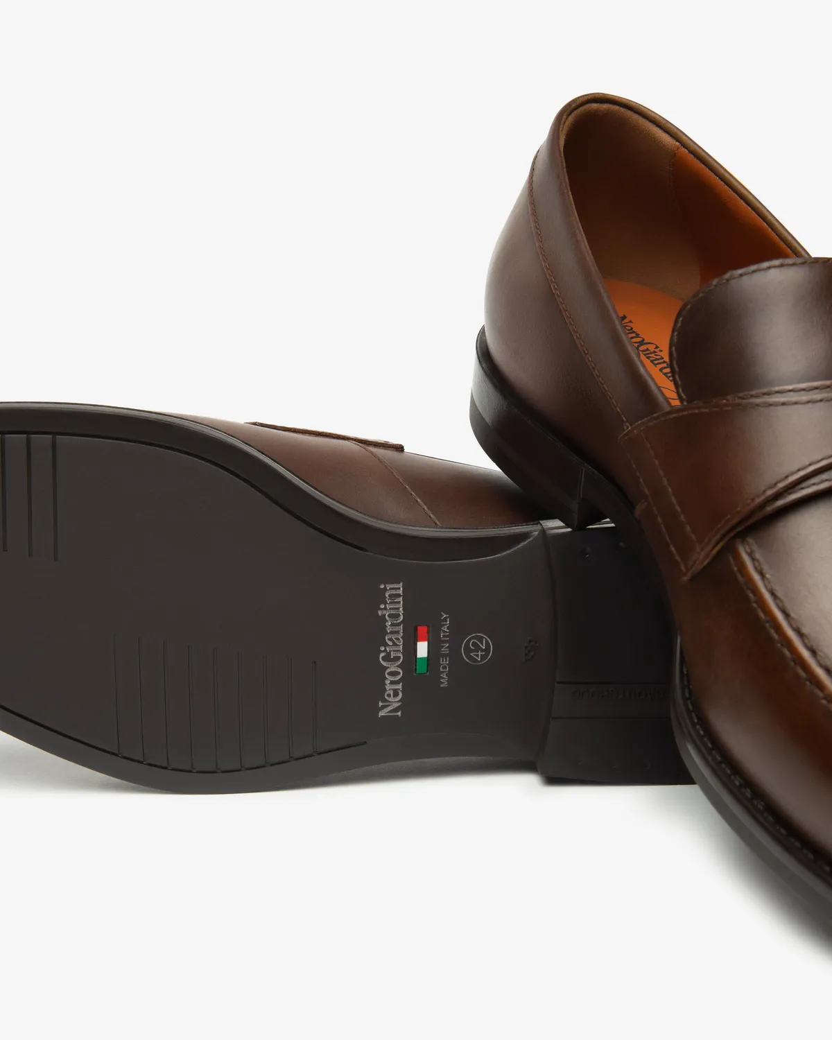 Mocasini bărbați NeroGiardini piele Premium eleganți