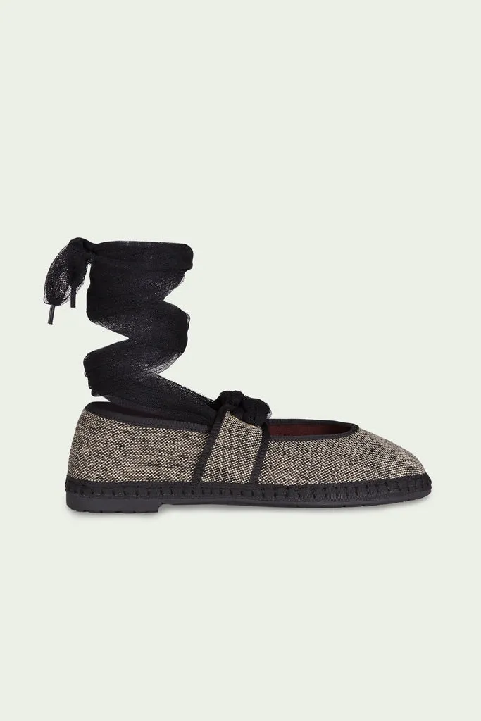 Flagelus Pierre Evening Tale slippers in negru cu funda
