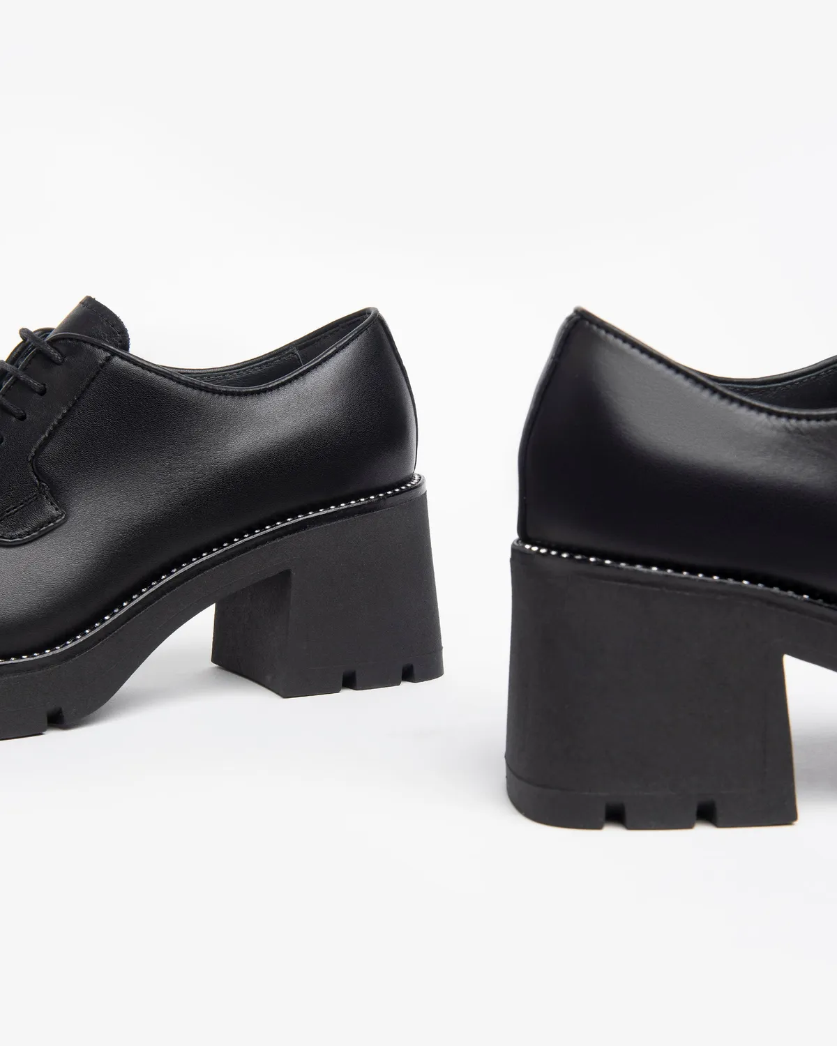 Pantofi Oxford damă NeroGiardini piele cu șiret