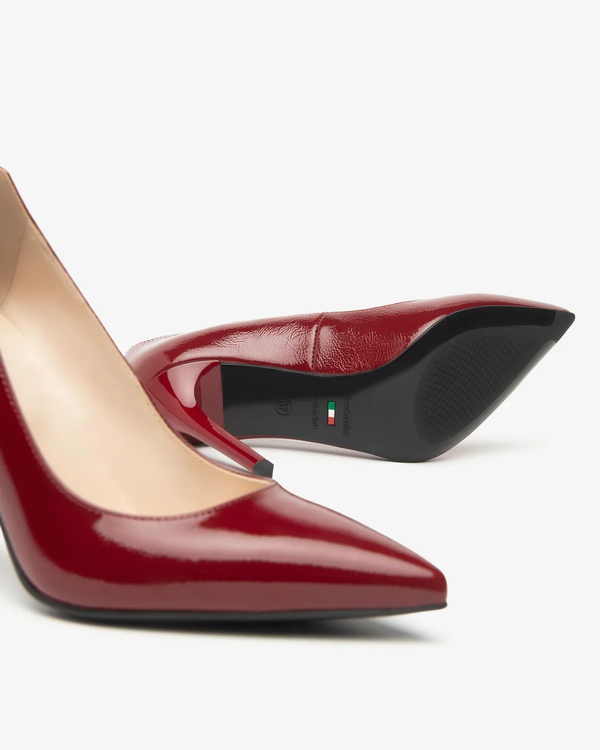 Pantofi dama lac NeroGiardini Premium decupat