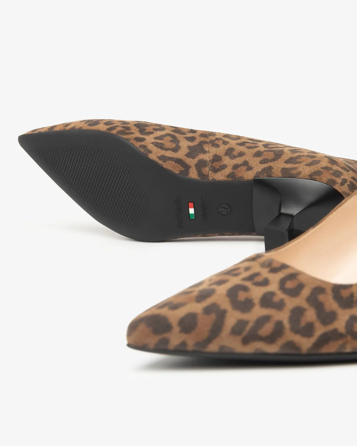 Pantofi NeroGiardini piele întoarsă animal print toc 5 cm