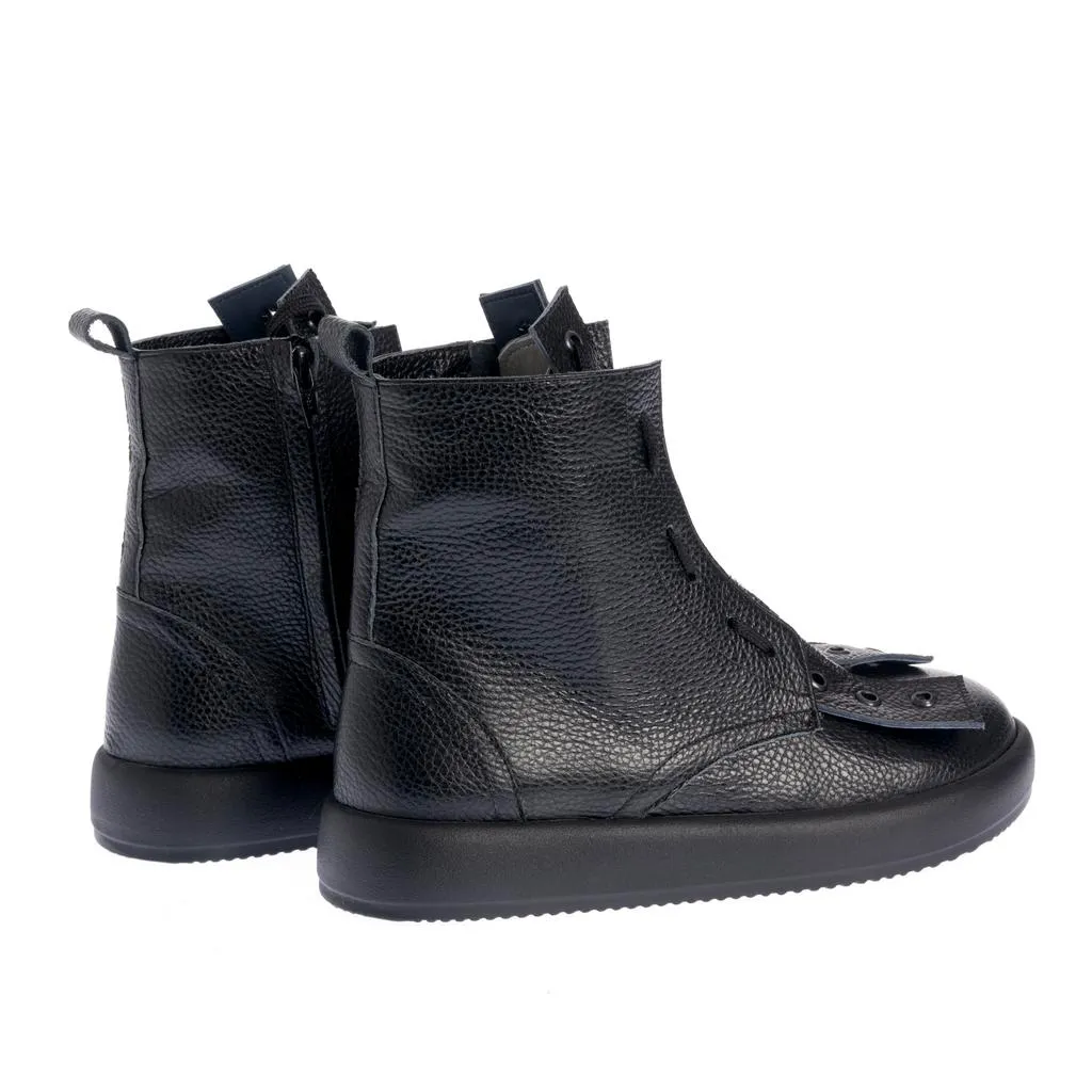 Ana Urbana Chiara ghete piele negre barefoot