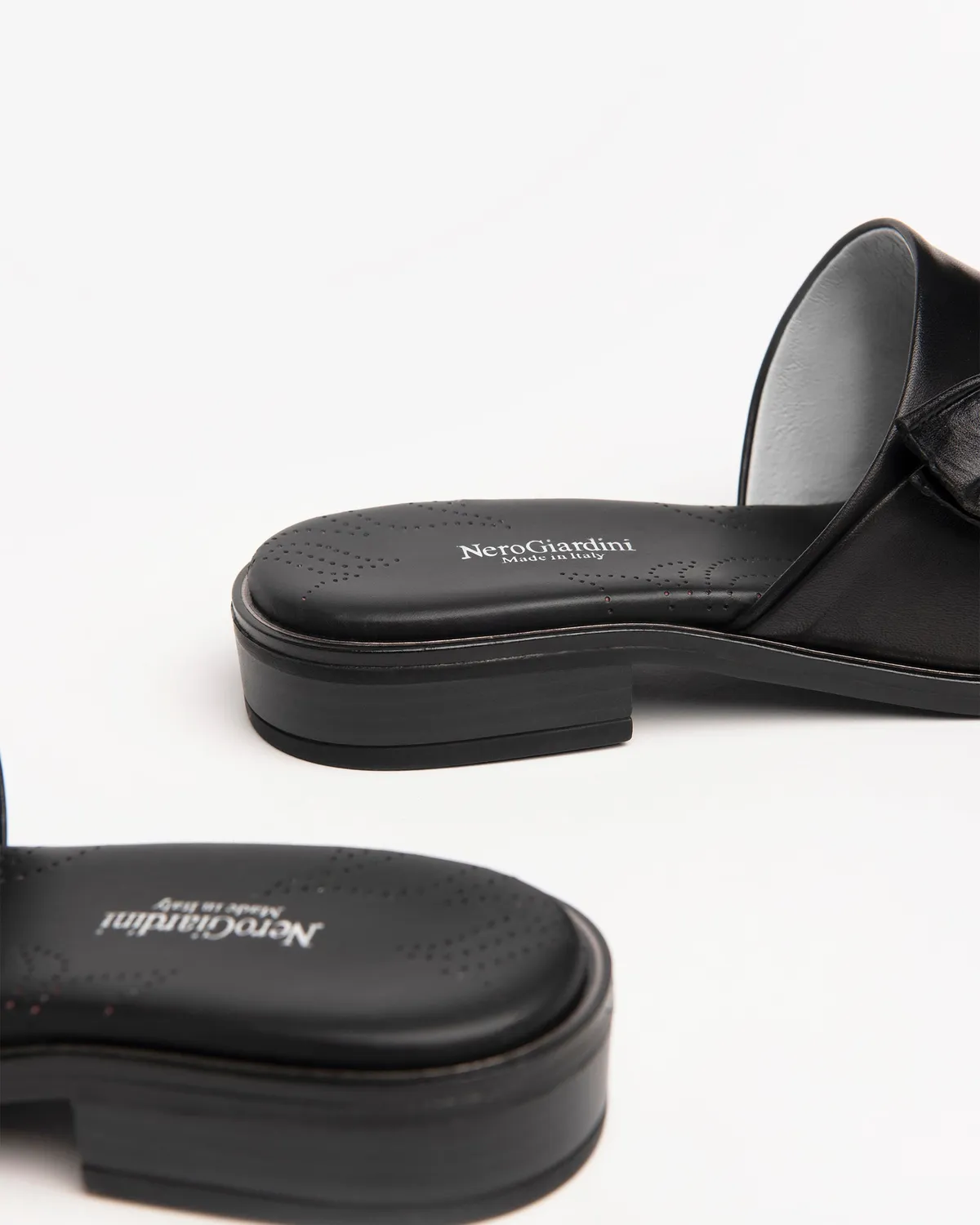 NeroGiardini papuci piele dama cu funda toc 2,5 cm