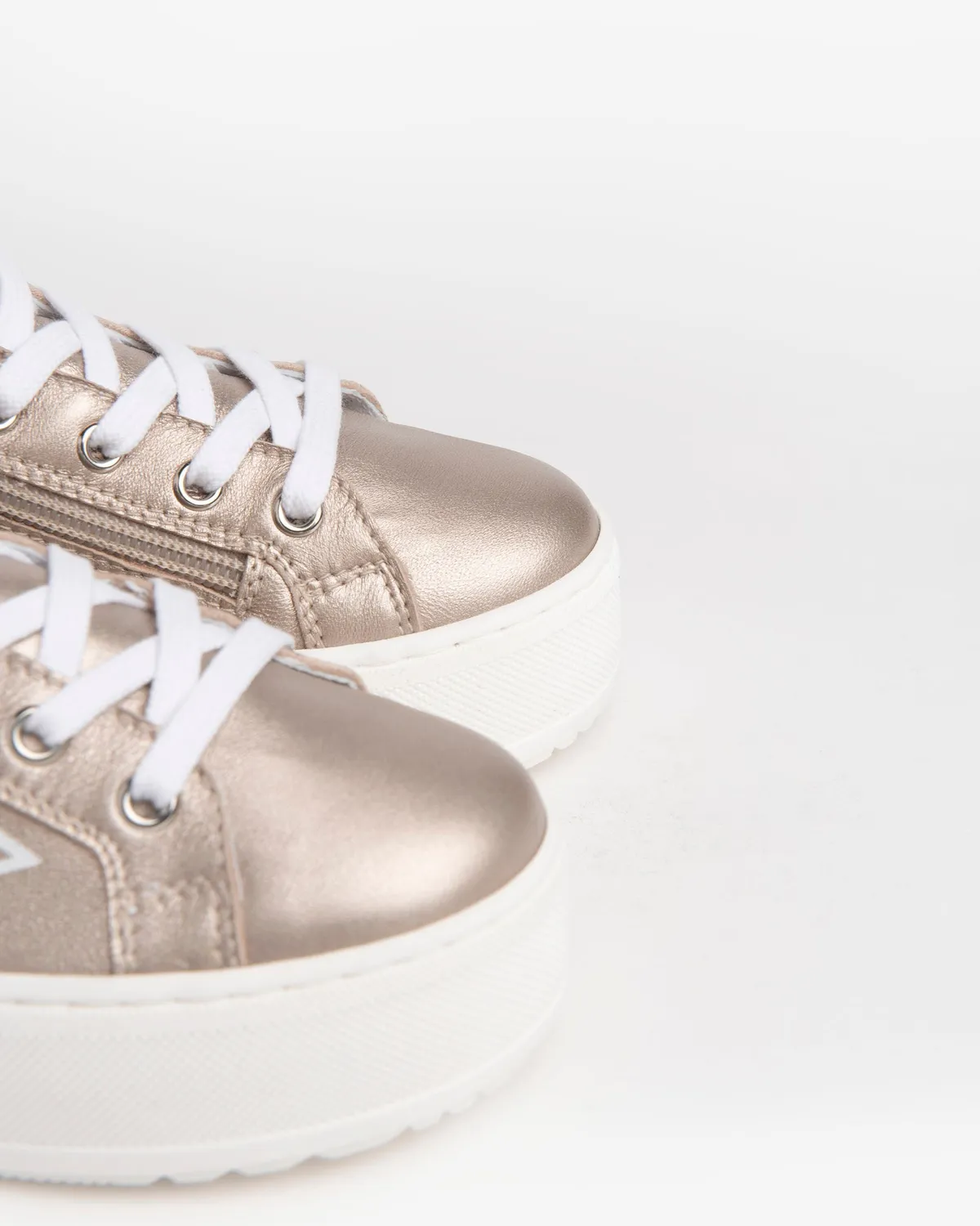 NeroGiardini sneakers fete piele cu tinte si fermoar