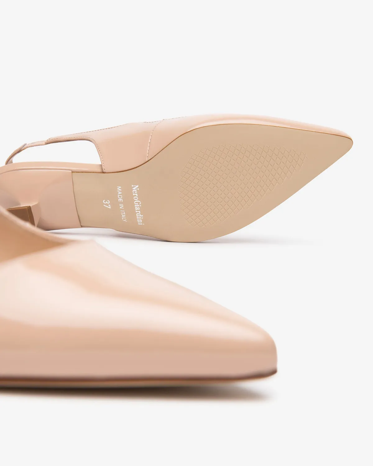 NeroGiardini sandale dama slingback lac decupate