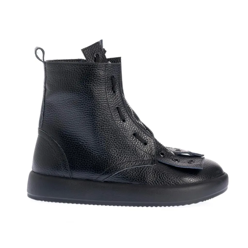 Ana Urbana Chiara ghete piele negre barefoot