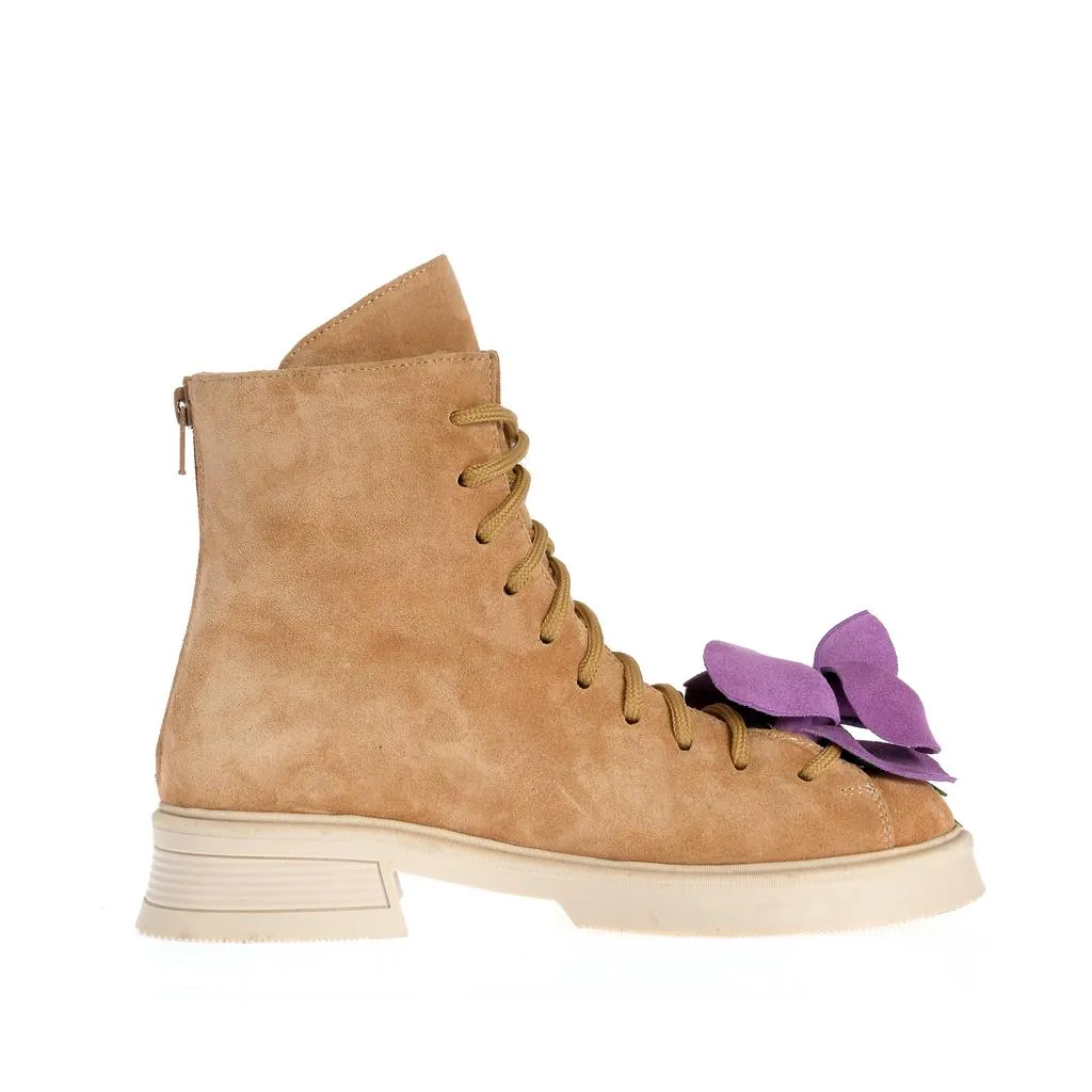 Ana Urbana Yasmina bocanci camel piele intoarsa