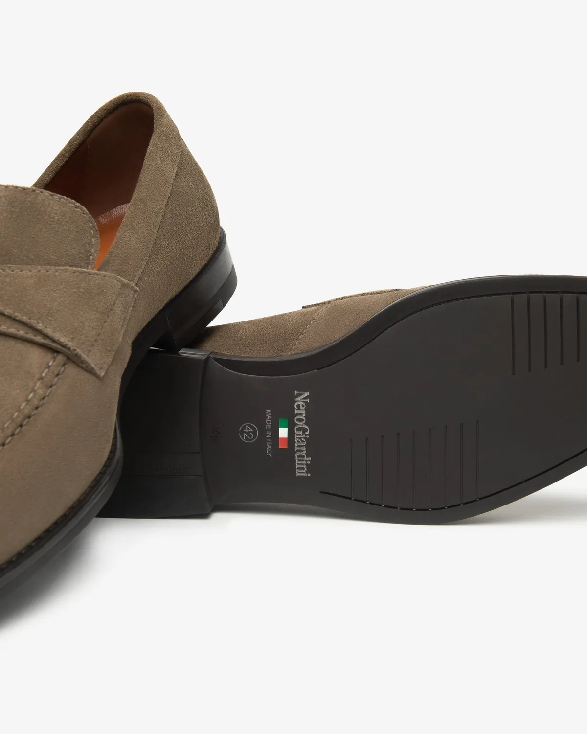 Mocasini NeroGiardini Premium piele intoarsa barbati eleganti