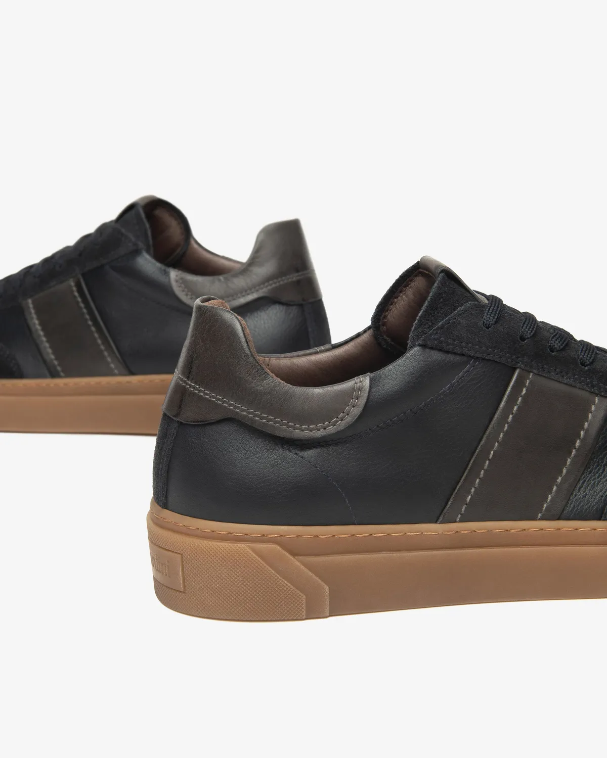 Sneakers barbati NeroGiardini piele intoarsa bleumarin