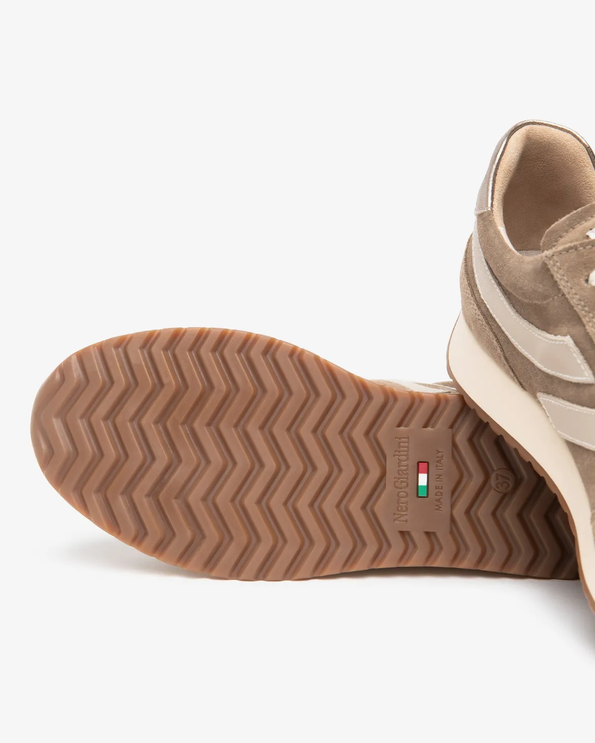 Sneakers damă NeroGiardini piele întoarsă bej