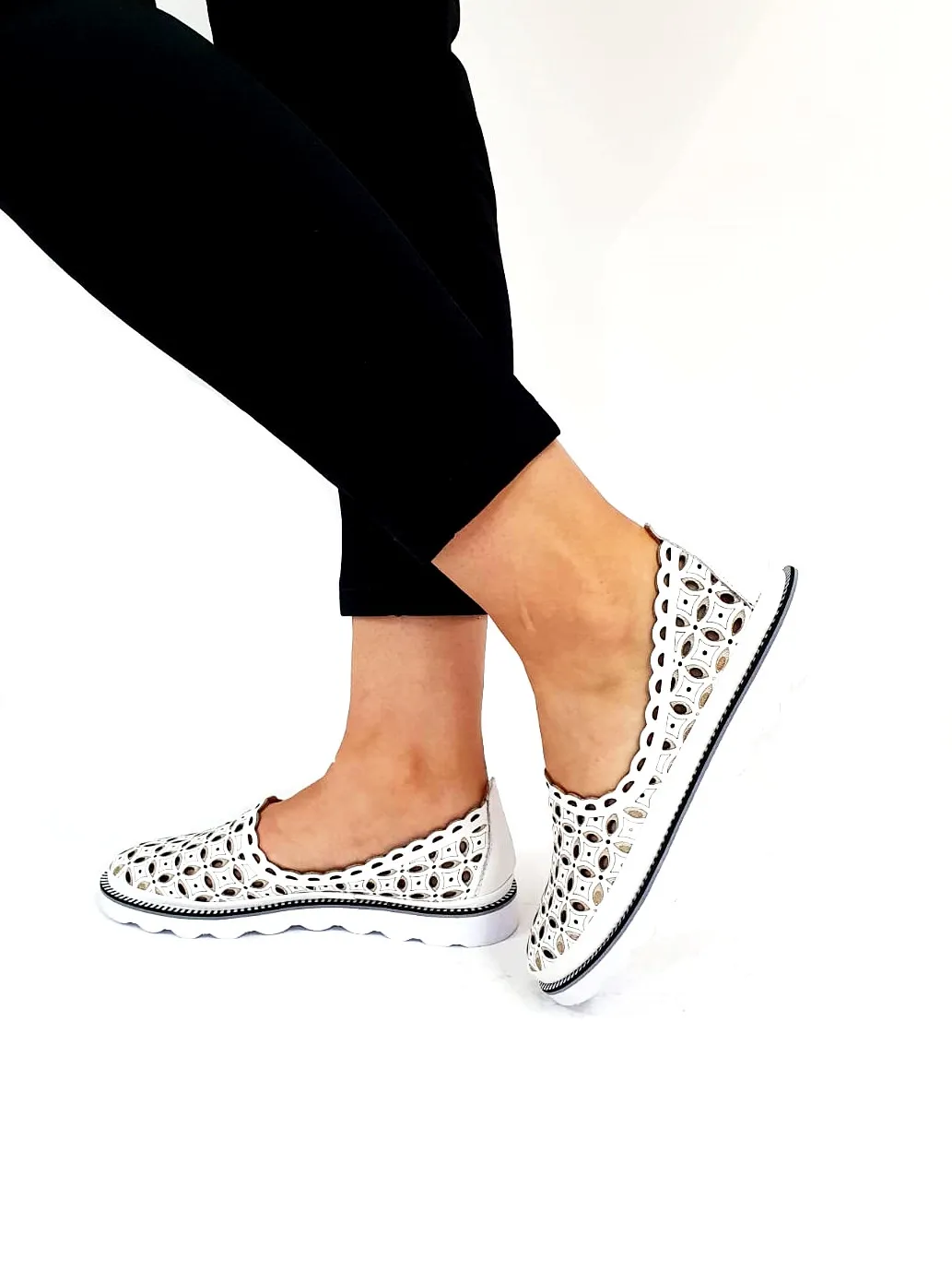 Catinca Shoes 972 A pantofi dama piele albi perforati