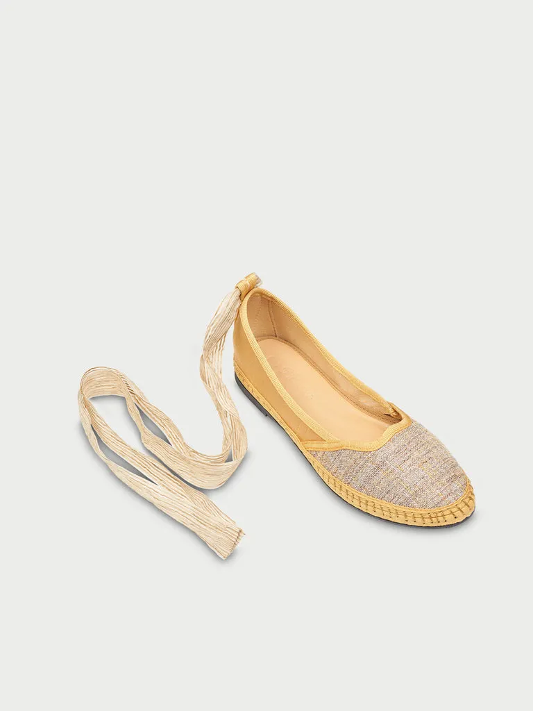 Flagelus Courts Mule Golden mules nude matase