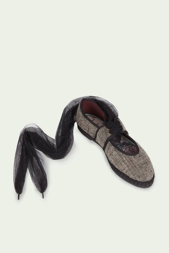Flagelus Pierre Evening Tale slippers in negru cu funda