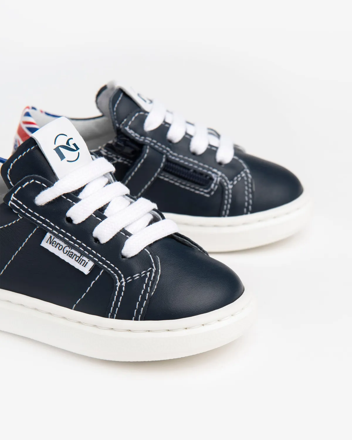 Sneakers băieței NeroGiardini primii pași