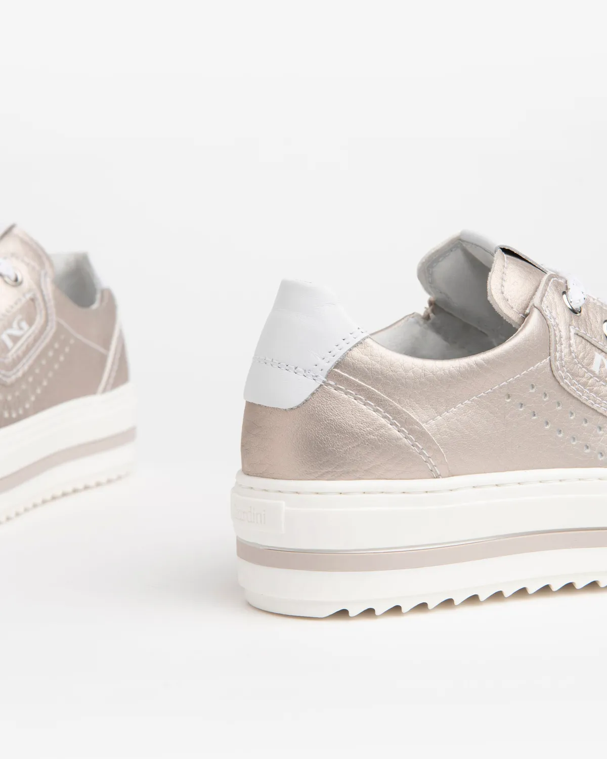 Sneakers fete NeroGiardini DryGo cu siret si fermoar